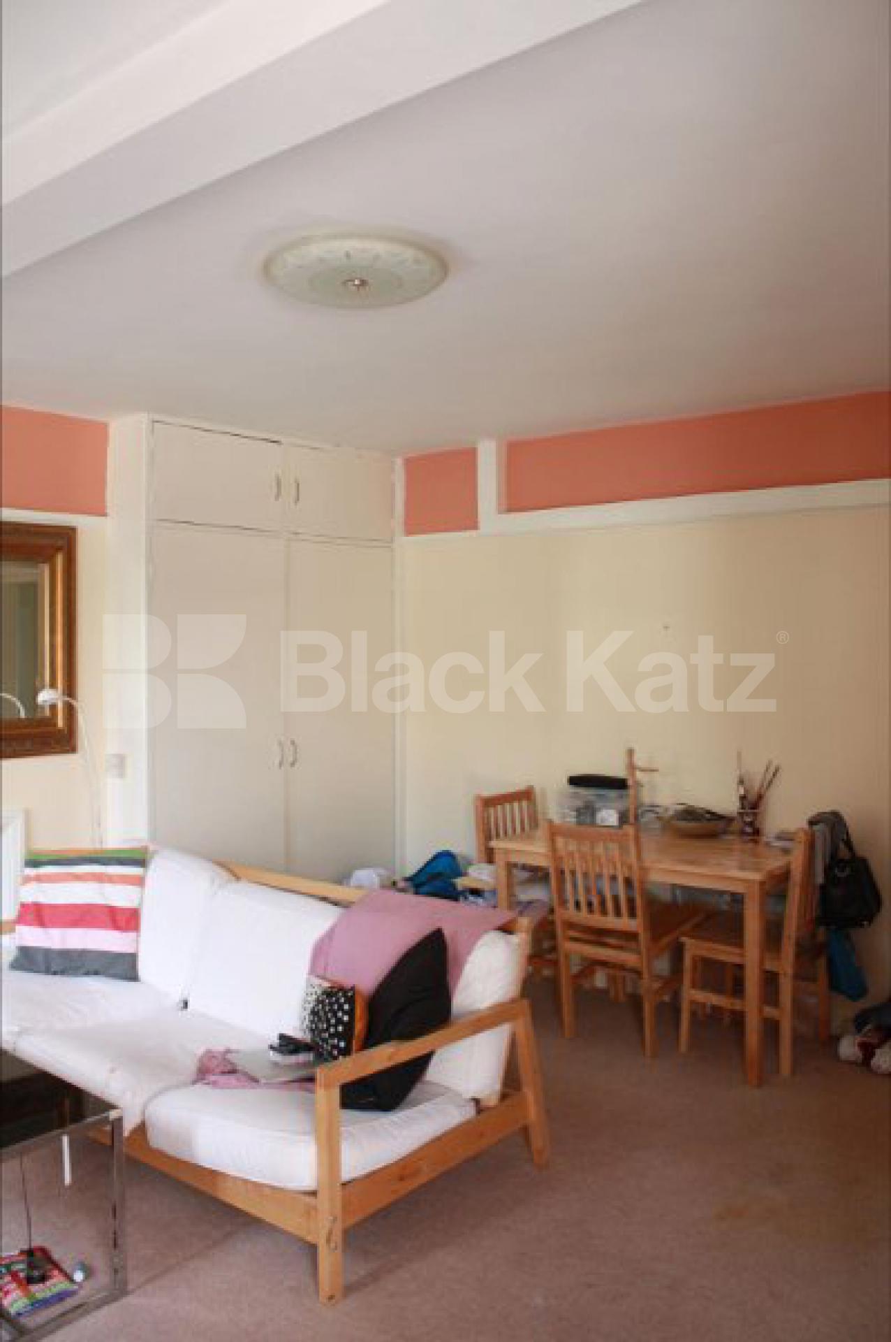 			4 Bedroom, 1 bath, 1 reception Flat			 Kelland Close, Park Road, CROUCH END N8